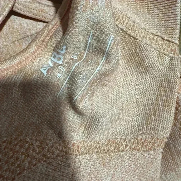 ABYL MOTION SEAMLESS SPORTS BRA SIZE SMALL (light orange) NWOT - Picture 4 of 4